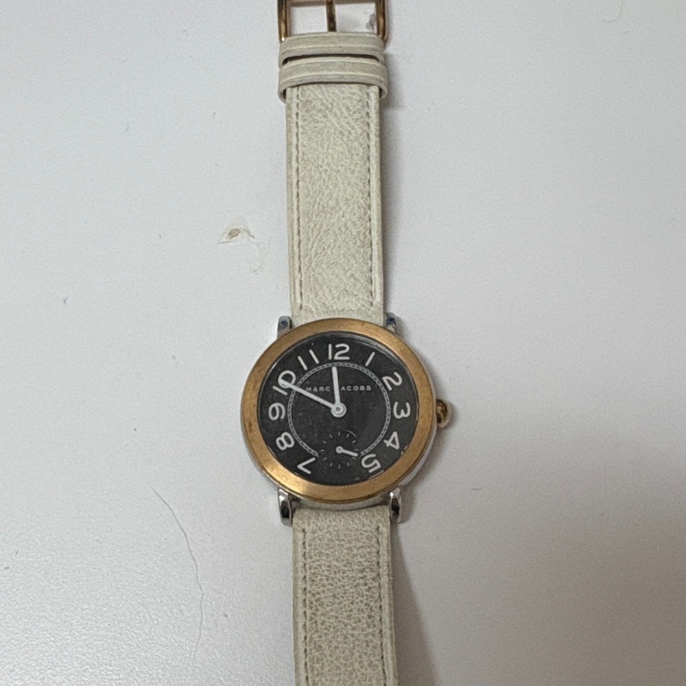 Marc Jacobs Gold and Cream Smartwatch